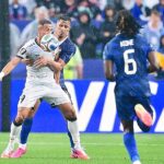 Fußball-WM: Frankreich besiegt Irak in historischer Regenschlacht