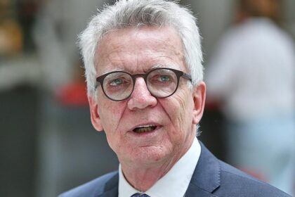 Gabriel und de Maizière kritisieren Regierungsstil