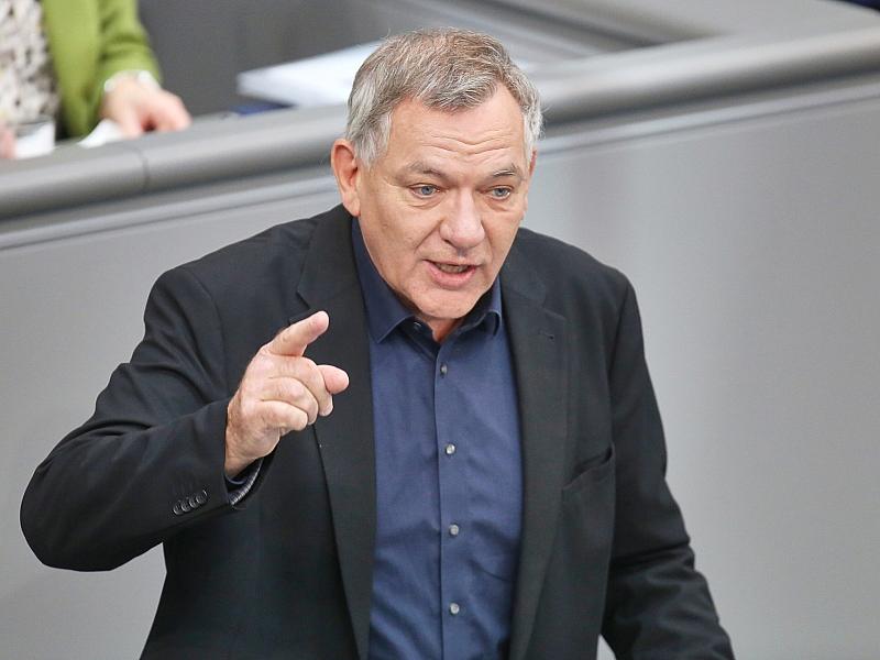 Gesundheitsreform: Van Aken wirft Warken “Sozialraub” vor