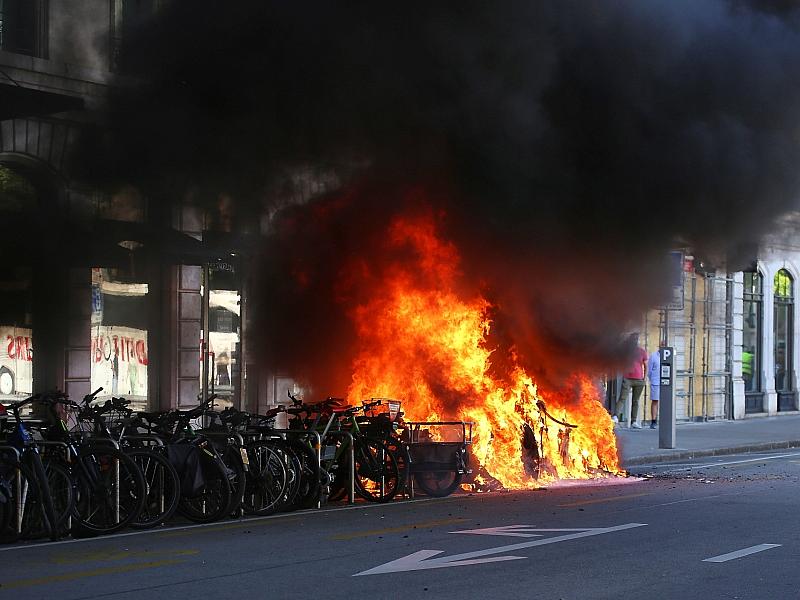 Gewalttätige Ausschreitungen bei G7-Demo in Genf
