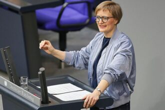 Grünen-Chefin wirft Regierung Versagen bei FCAS vor