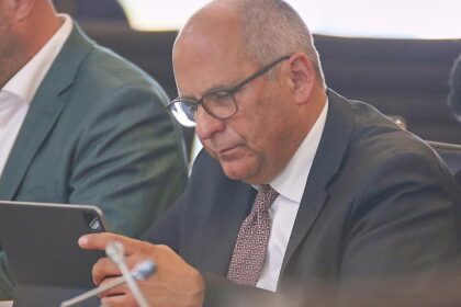 Hessens Innenminister will Ausreisepflichtige per Handy orten