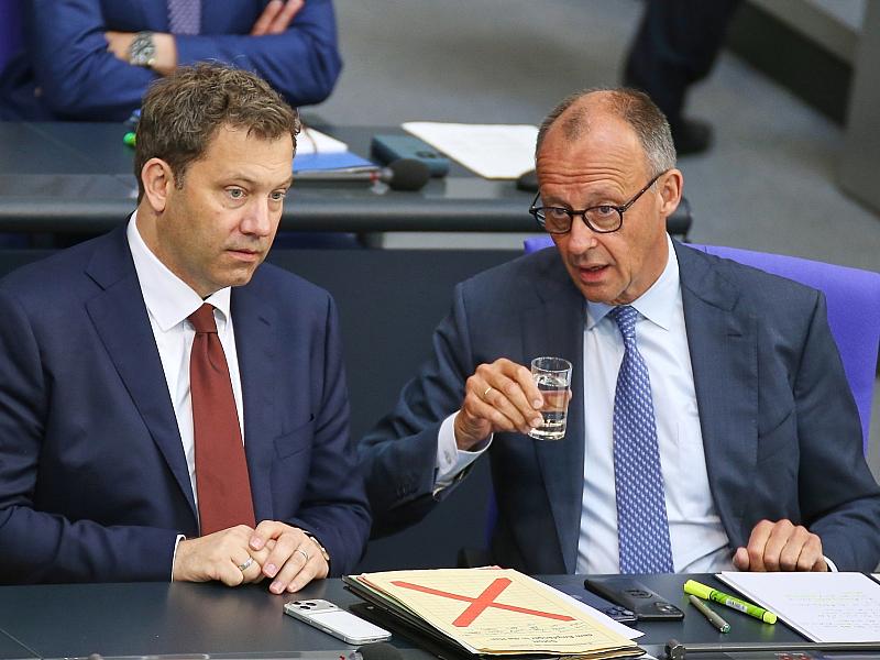 Insa: Union und SPD legen leicht zu