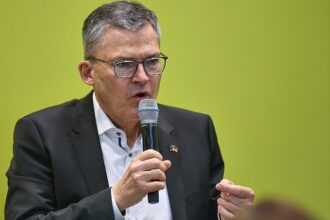 Kiesewetter kritisiert Teilnehmer von russischem Wirtschaftsforum