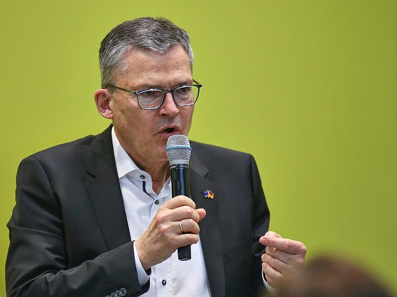 Kiesewetter kritisiert Teilnehmer von russischem Wirtschaftsforum