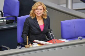 Klöckner ermahnt Bundesregierung wegen verspäteter Antworten