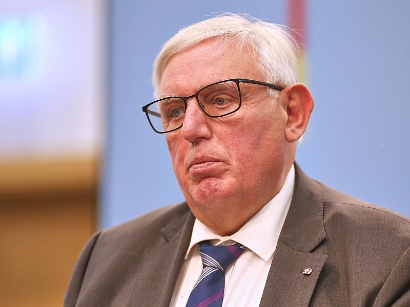 Laumann begrüßt Pflegereform – Kritik an Aussetzung von Tariftreue