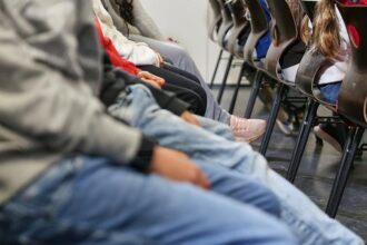 Lehrerverband fordert Störsender gegen KI-Betrug bei Prüfungen