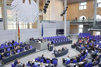 Linke kritisiert Altersbezüge von Abgeordneten als zu hoch