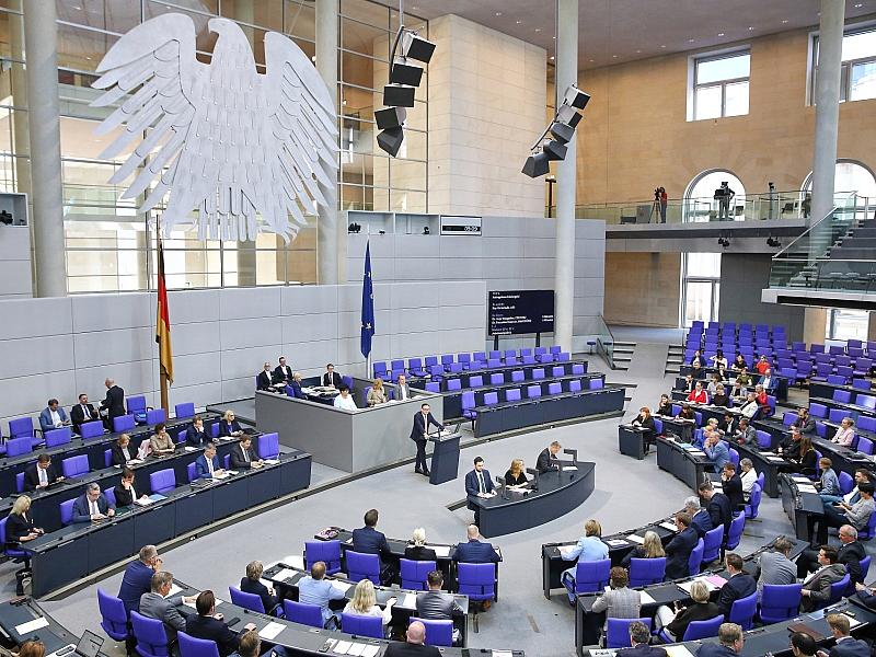 Linke kritisiert Altersbezüge von Abgeordneten als zu hoch