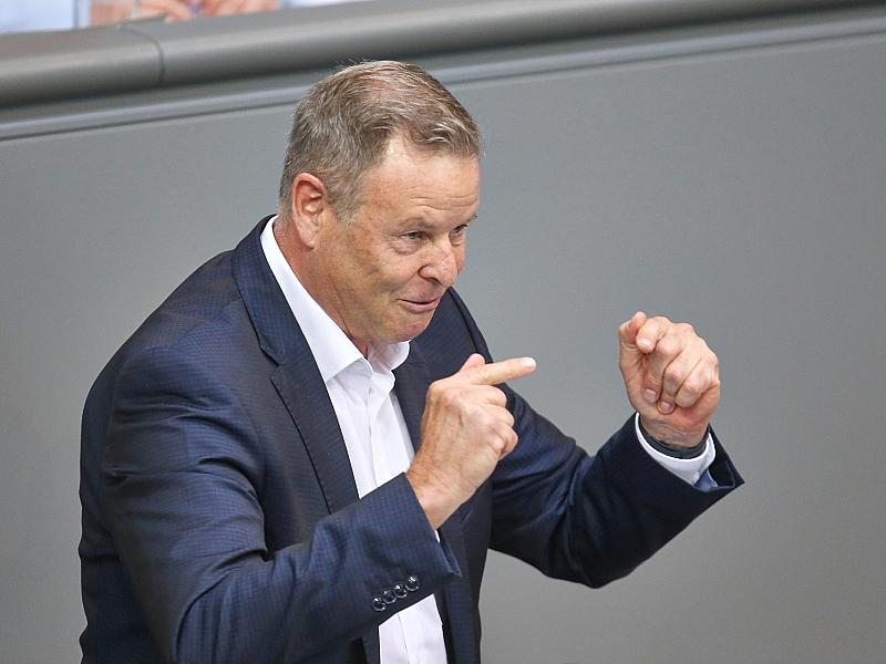 Linke wirft Merz nach WM-Post Realitätsverlust vor