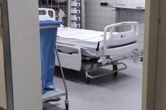 Linken-Chef van Aken kritisiert Pflegereform scharf