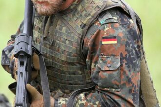 Linksfraktion prüft Klage gegen Wehrdienst-Verordnung