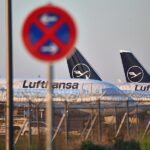 Lufthansa-Maschine fällt am Frankfurter Flughafen auf die Nase