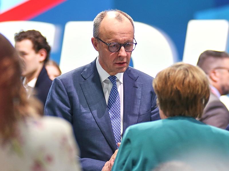 Merkel wirbt für Geduld mit Regierung Merz
