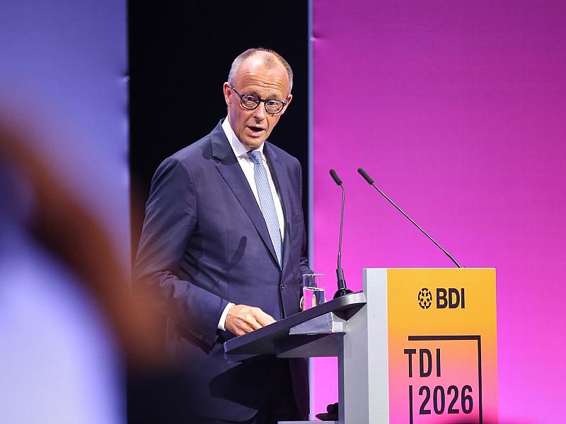 Merz erwartet anhaltend schwieriges globales Umfeld