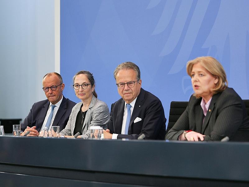 Merz will Empfehlungen der Rentenkommission komplett umsetzen