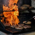 Sicher grillen und Fußball schauen – Erste Hilfe bei Grillunfällen und Verbrennungen