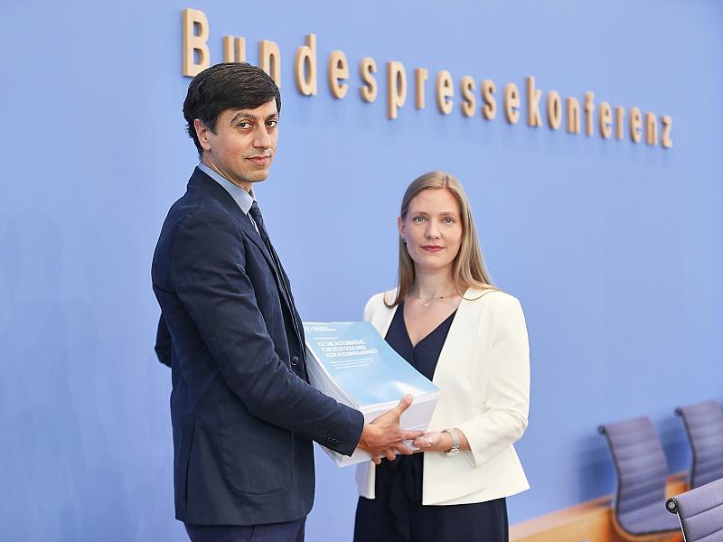 Neues Gutachten bescheinigt AfD Verfassungswidrigkeit