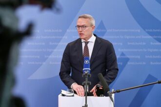 Politik und Wirtschaft wollen Netzausbau beschleunigen