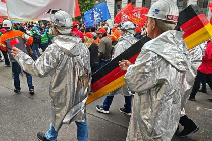 Rund Tausend Teilnehmer bei Stahldemo in Berlin