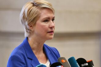 Schwesig kritisiert Warkens Pflegereform als schweren Fehler