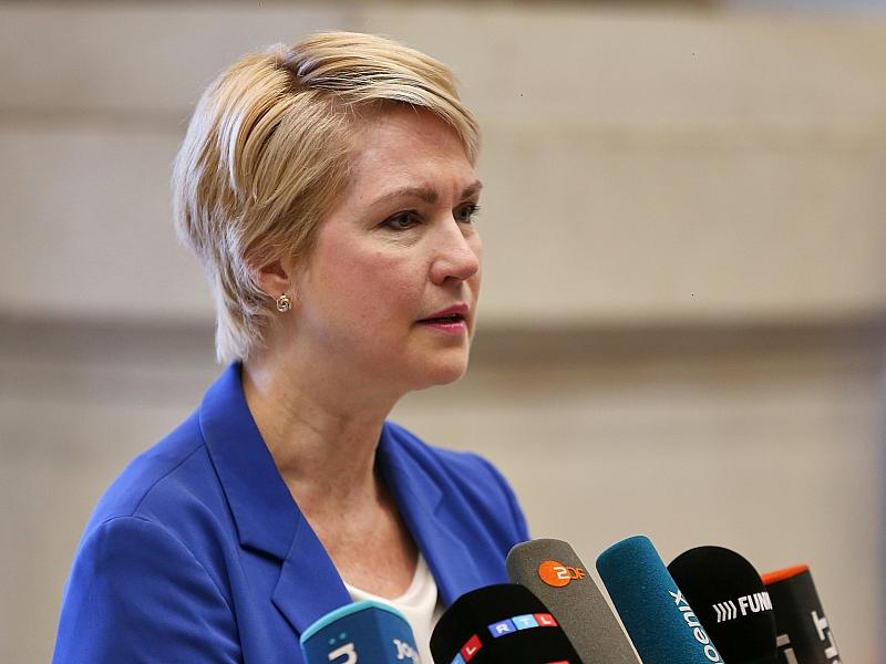 Schwesig kritisiert Warkens Pflegereform als schweren Fehler
