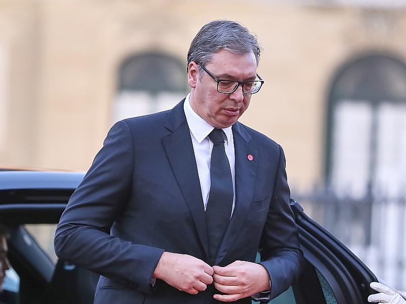Serbischer Präsident stellt Rücktritt in Aussicht