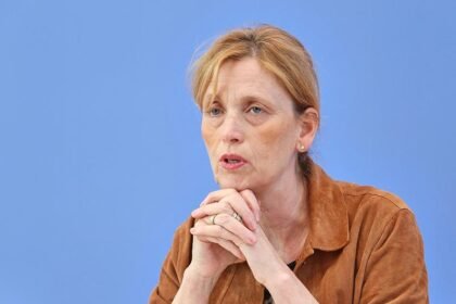 Städtetag erhöht bei “Demokratie leben” Druck auf Prien