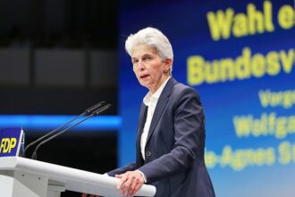 Strack-Zimmermann: Kandidatur erst zwei Tage vorher beschlossen