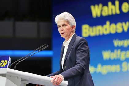 Strack-Zimmermann: Kandidatur erst zwei Tage vorher beschlossen