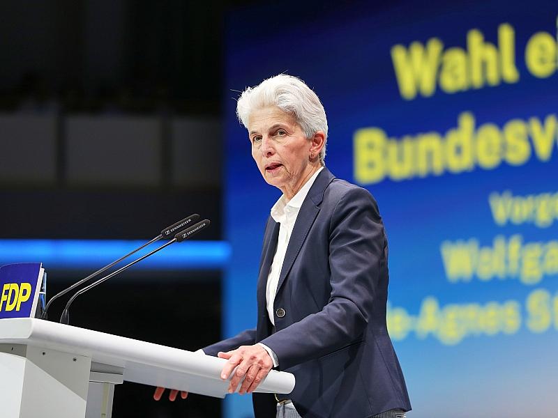 Strack-Zimmermann: Kandidatur erst zwei Tage vorher beschlossen