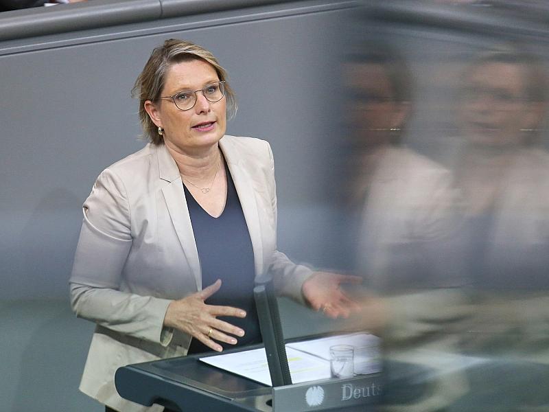 Verbraucherreport: Hubig will mehr Jugendschutz im Internet