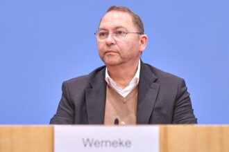 Verdi-Chef Werneke fordert Stabilisierung des Rentenniveaus