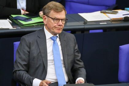 Wadephul rechnet mit langen Atomverhandlungen mit Iran