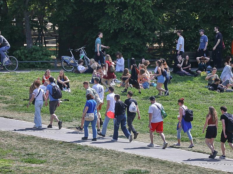 Warken mahnt besseren Hitzeschutz an