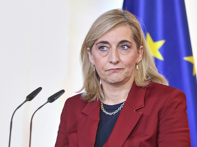Warken signalisiert Bereitschaft zu Änderungen an Kassenreform