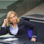 Warken verteidigt Sparvorschläge für Pflegeversicherung