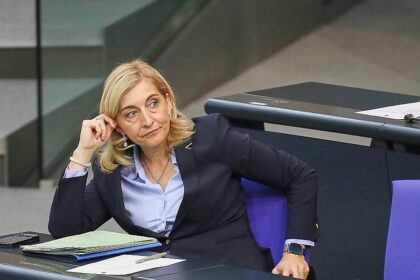 Warken verteidigt Sparvorschläge für Pflegeversicherung