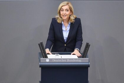 Warken will Sozialbeiträge langfristig senken