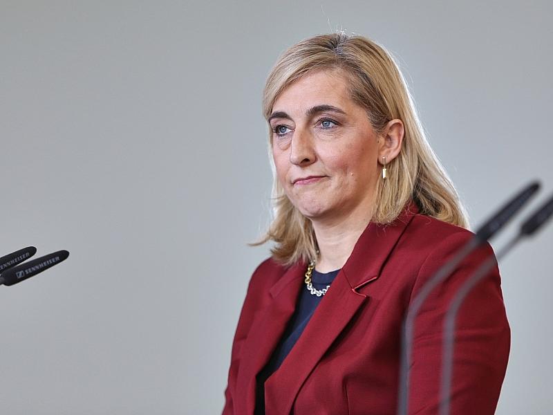Warken will Suizidprävention mit neuem Gesetz stärken