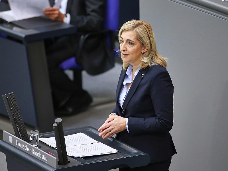 Warken wirbt für Krankenkassen-Reform