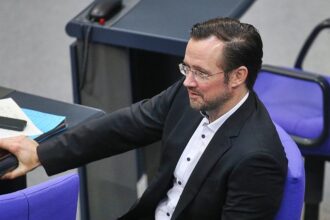 Wiese weist Forderung nach Aussetzen der Sommerpause zurück