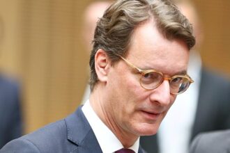 Wüst: Staat muss schneller und einfacher werden