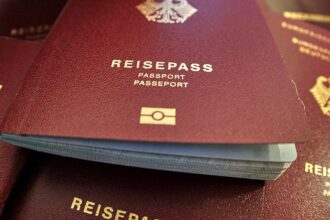 Zahl der Einbürgerungen steigt auf neuen Höchststand