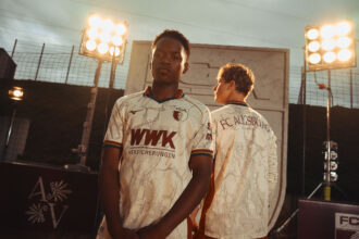 FC Augsburg präsentiert neues Heimtrikot mit römischer Marmoroptik