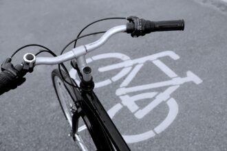 Nach tödlichen Fahrradunfällen in Augsburg: Critical Mass fährt zur Unglückskreuzung in Haunstetten