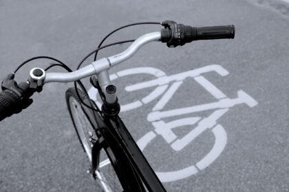 Nach tödlichen Fahrradunfällen in Augsburg: Critical Mass fährt zur Unglückskreuzung in Haunstetten