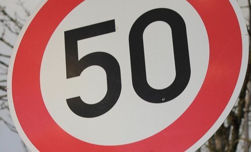 24-Jähriger bei mutmaßlichem illegalen Autorennen in Augsburg mit 105 km/h geblitzt