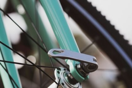 Unfall in Königsbrunn: 13-jähriger Radfahrer bei Zusammenstoß mit Auto verletzt